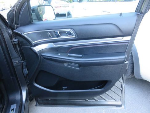 Used 2017 Ford Explorer Sport w/ Equipment Group 401A AWD/4WD image 29