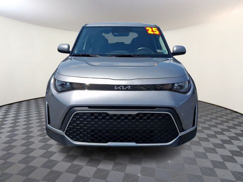 Used 2025 Kia Soul LX w/ LX Technology Package FWD image 2