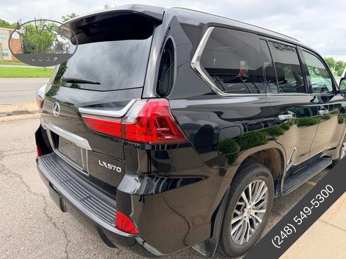 Used 2021 Lexus LX 570 4WD w/ Luxury Package image 4