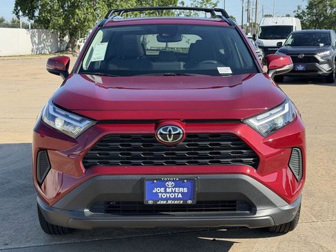 Used 2025 Toyota RAV4 XLE w/ Convenience Package FWD image 3