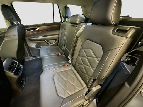 Used 2025 Volkswagen Atlas SE AWD/4WD image 29