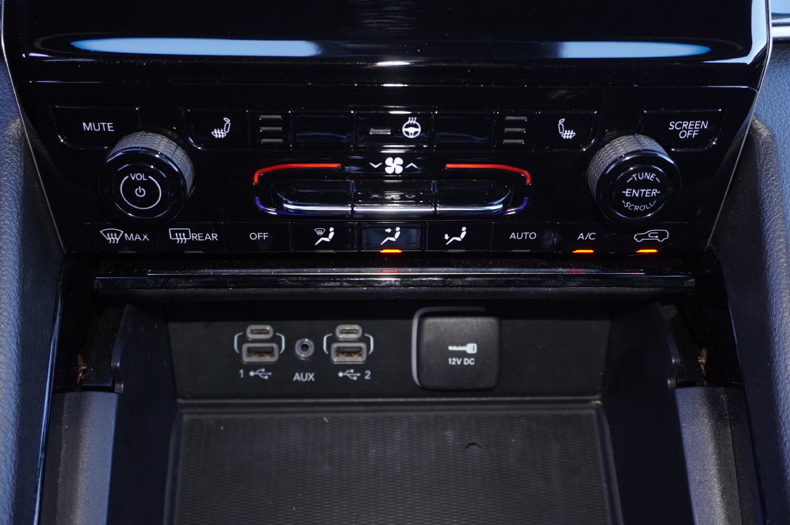Used 2023 Jeep Grand Cherokee Altitude AWD/4WD image 18