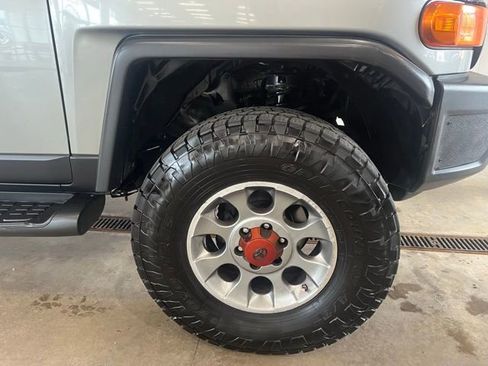 Used 2012 Toyota FJ Cruiser 4WD image 22
