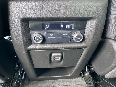 Used 2020 Chevrolet Traverse LT w/ LPO, Floor Liner Package AWD/4WD image 38