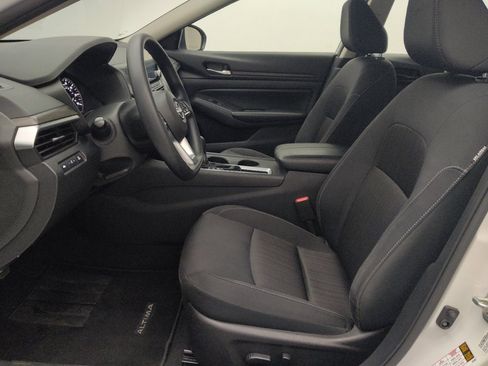 Used 2025 Nissan Altima 2.5 SV FWD image 17