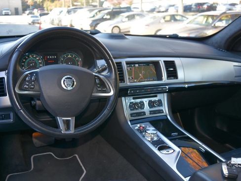 Used 2013 Jaguar XF 3.0 image 38