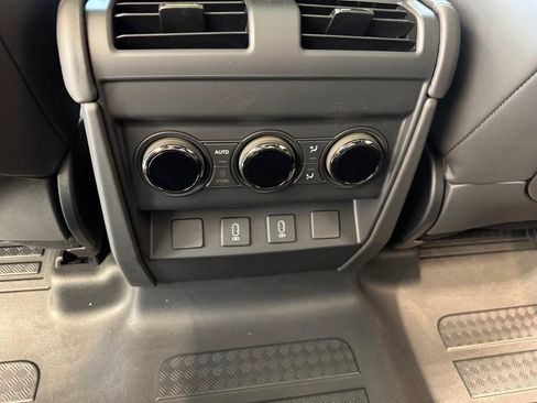 New 2026 Land Rover Defender 110 OCTA AWD/4WD image 9