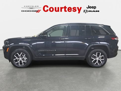 Certified 2024 Jeep Grand Cherokee Limited image 8