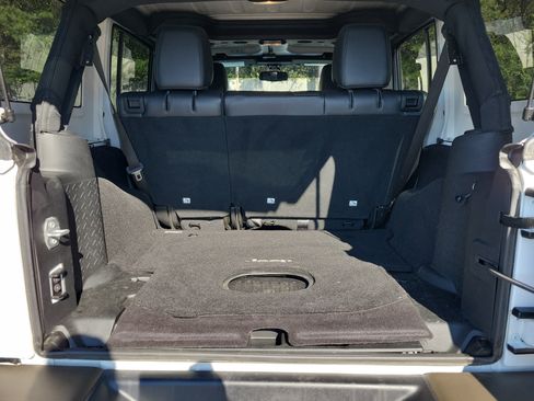 Used 2017 Jeep Wrangler 75th Anniversary image 11