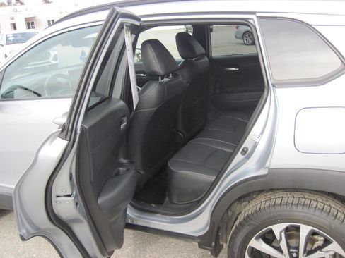Used 2023 Toyota Corolla Cross XLE AWD/4WD image 7