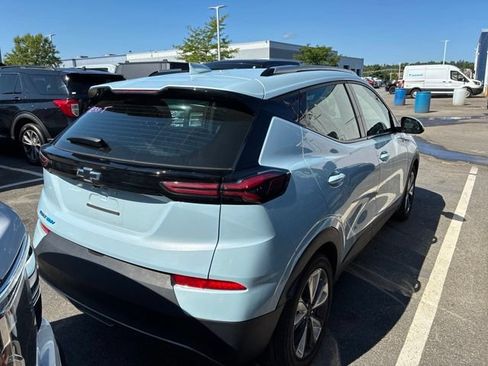 Used 2023 Chevrolet Bolt EUV LT w/ Convenience Package FWD image 5