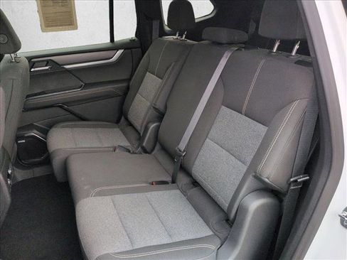 Used 2025 GMC Acadia Elevation image 19