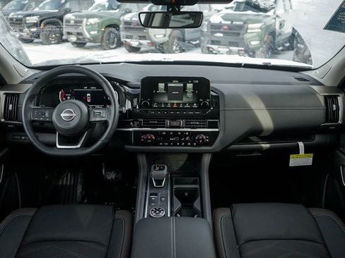 New 2025 Nissan Pathfinder Platinum image 15