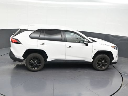 Used 2022 Toyota RAV4 LE FWD image 20