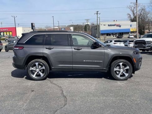 New 2026 Jeep Grand Cherokee Limited w/ Luxury Tech Group II AWD/4WD image 9