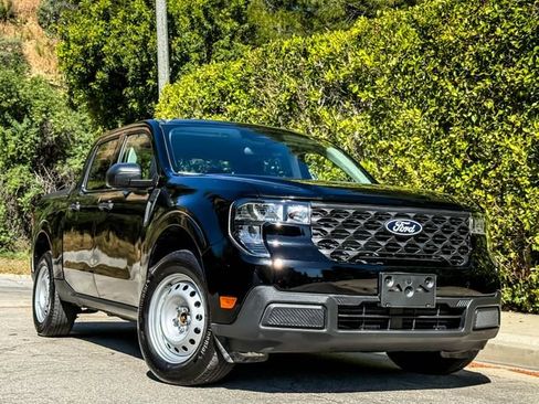 Used 2025 Ford Maverick XL image 1