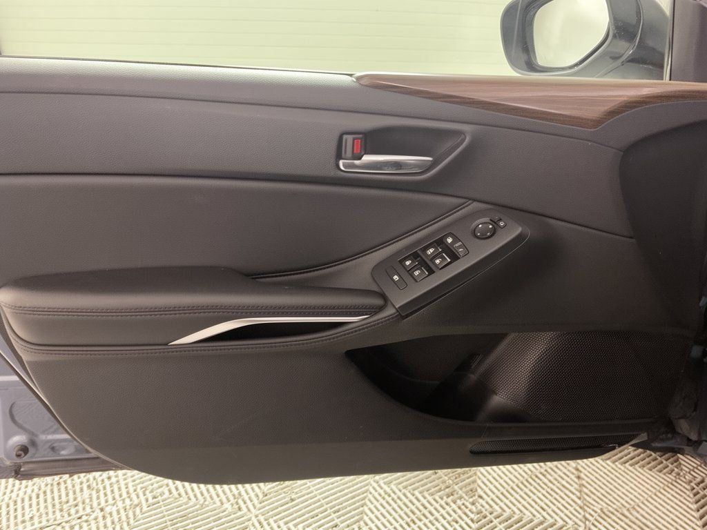 Used 2022 Toyota Avalon XLE FWD image 14