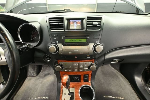 Used 2010 Toyota Highlander Limited AWD/4WD image 26