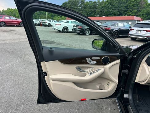 Used 2018 Mercedes-Benz C 300 4MATIC Sedan image 15