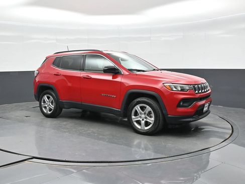 Used 2024 Jeep Compass Latitude AWD/4WD image 10