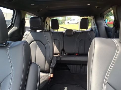 New 2026 Chrysler Pacifica Select FWD image 28