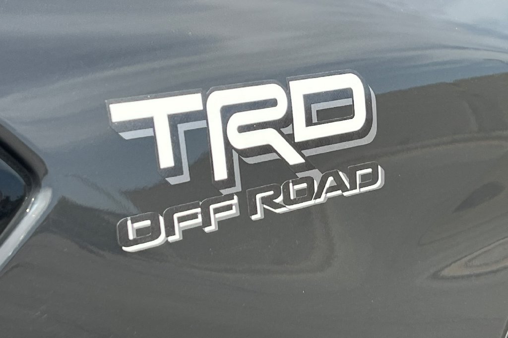 Certified 2025 Toyota Tacoma TRD Off-Road AWD/4WD image 29