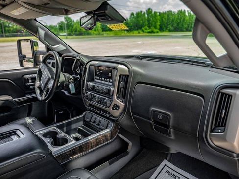 Used 2016 GMC Sierra 2500 Denali w/ Duramax Plus Package AWD/4WD image 25