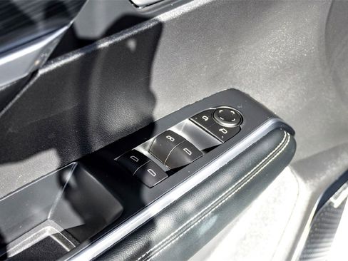 Used 2025 GMC Acadia Elevation image 11