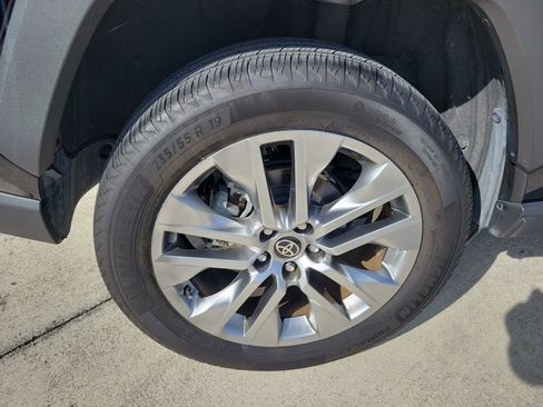 Used 2025 Toyota RAV4 XLE Premium FWD image 8