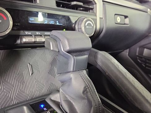Used 2025 Toyota 4Runner SR5 AWD/4WD image 21