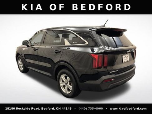 Certified 2023 Kia Sorento LX FWD image 8