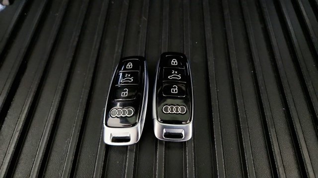 Used 2024 Audi Q8 e-tron Premium AWD/4WD image 79