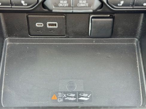 Used 2022 Chevrolet Tahoe Z71 w/ Luxury Package image 22