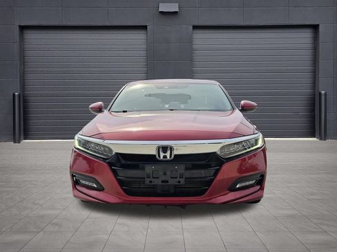 Used 2018 Honda Accord Touring image 2