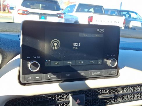 Used 2023 Honda HR-V LX image 16