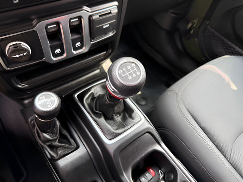 Used 2021 Jeep Wrangler Sport AWD/4WD image 14