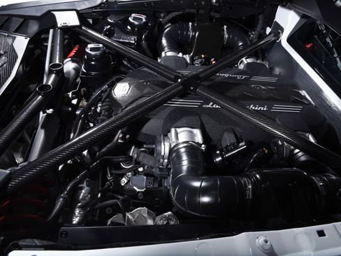 Used 2016 Lamborghini Aventador LP 750-4 Superveloce image 10