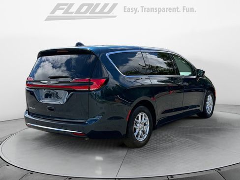 Used 2024 Chrysler Pacifica Touring-L FWD image 9