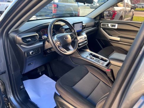 Used 2022 Ford Explorer XLT image 24