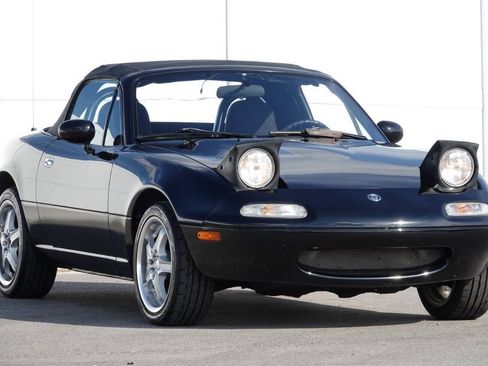 Used 1996 MAZDA MX-5 Miata RWD image 41