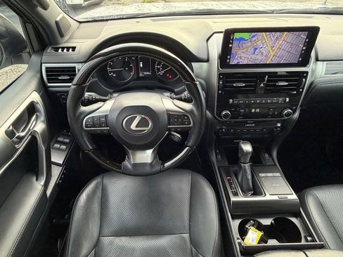 Used 2023 Lexus GX 460 Luxury w/ Accessory Package AWD/4WD image 16