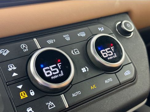 Certified 2023 Land Rover Defender 130 X-Dynamic SE image 18