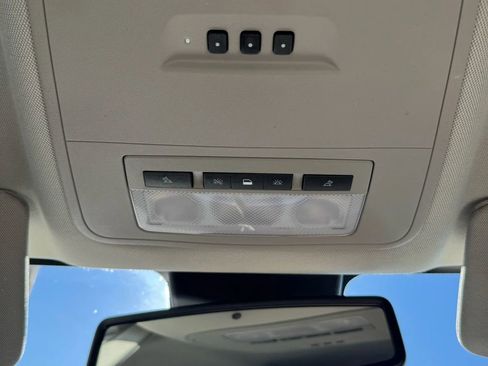 Used 2011 Buick LaCrosse CXS image 27