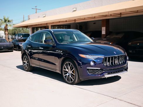 Used 2019 Maserati Levante GranLusso image 3
