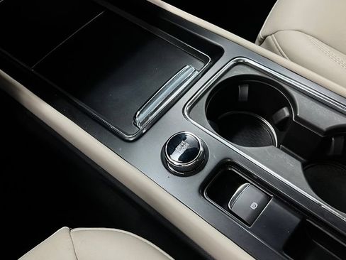 Used 2025 Lincoln Corsair AWD image 13