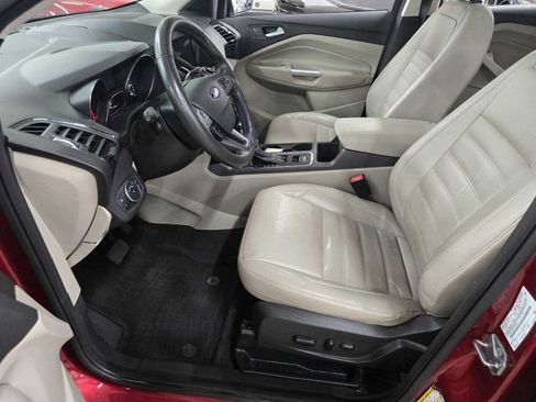 Used 2019 Ford Escape Titanium AWD/4WD image 9