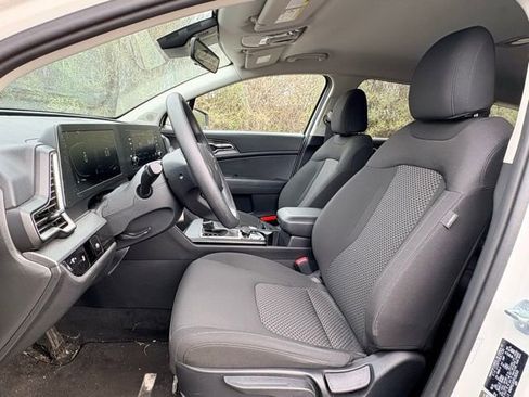 Certified 2023 Kia Sportage LX image 9