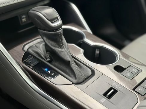 Used 2022 Toyota Highlander Limited image 26