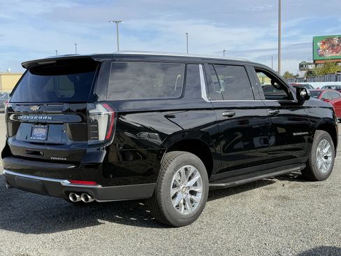 New 2026 Chevrolet Suburban Premier image 7