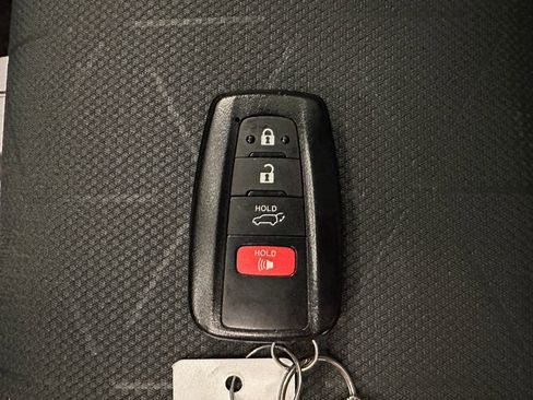 Used 2021 Toyota RAV4 XLE w/ Convenience Package AWD/4WD image 17